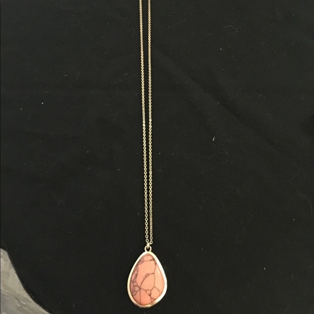 Pendant necklace.